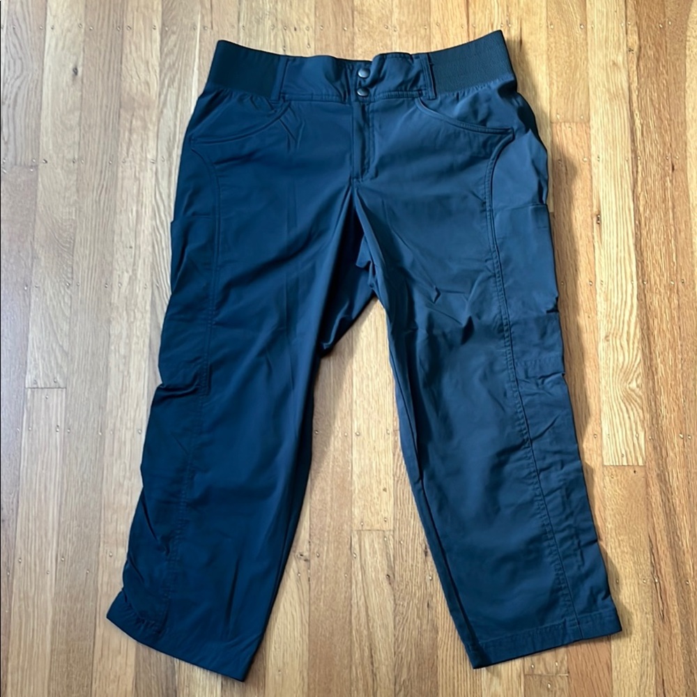 Title Nine Clamber capris. Gray/green. Size 10.
Excellent used condition. $40.